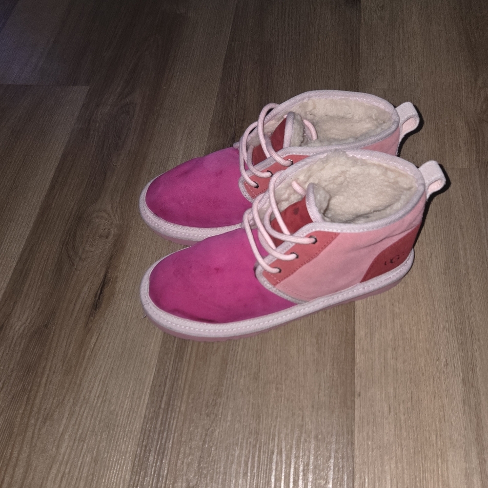 Ugg Neumel Boots 6 Youth
